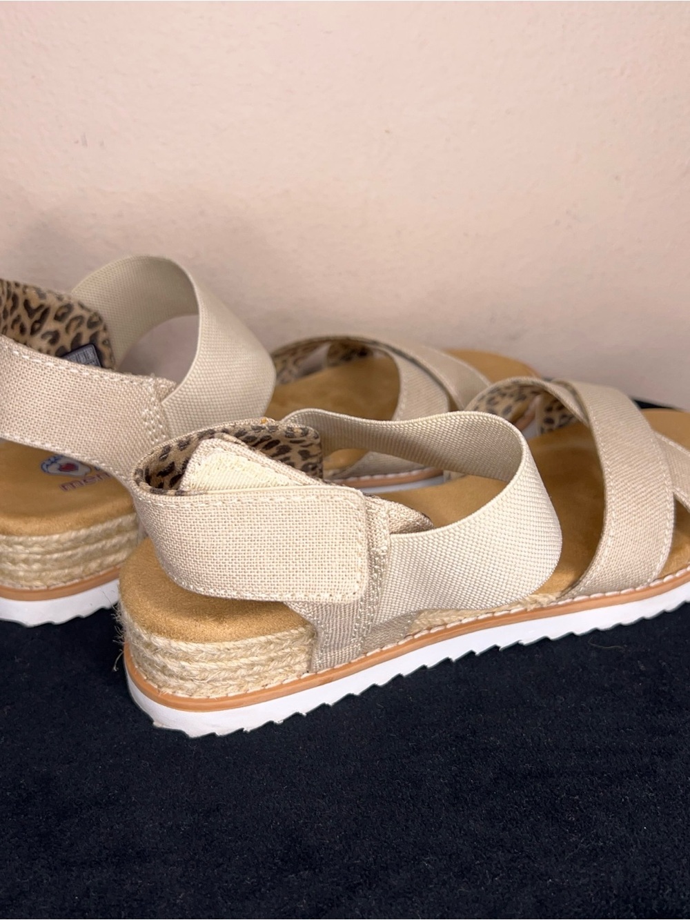 Size 6 Women’s Bobs Sandals Beige Tan Comfort Memory Foam Espadrilles - Picture 6 of 15
